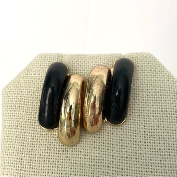 Vintage Tone Stud Earrings - Picture 2 of 3